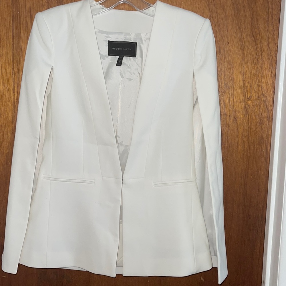 BCBGMAXAZRIA white cape